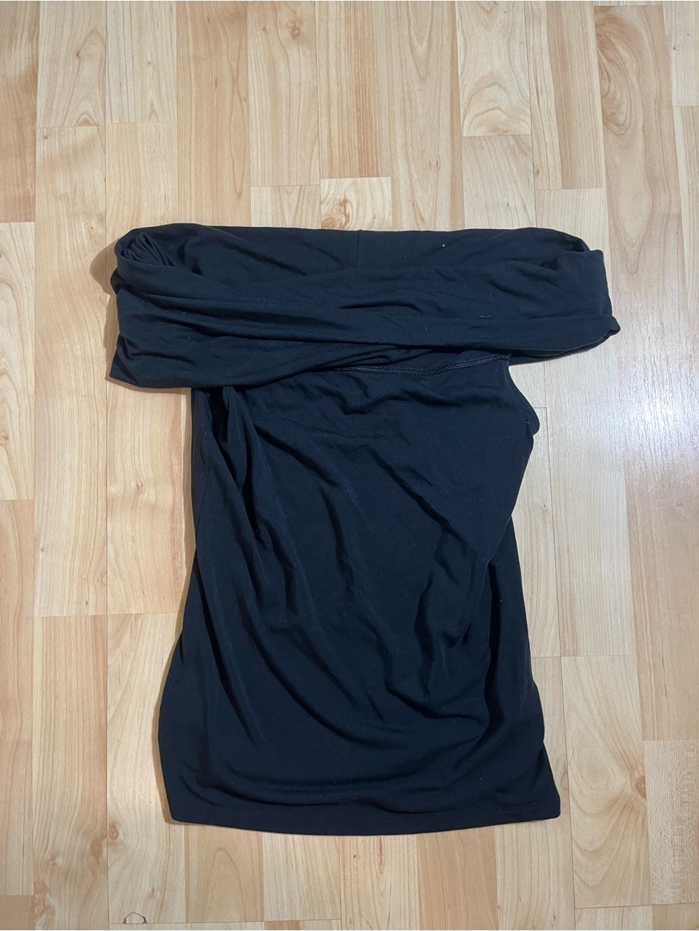 Aritiza Babaton Women’s Black Off The Shoulder Top Size Small